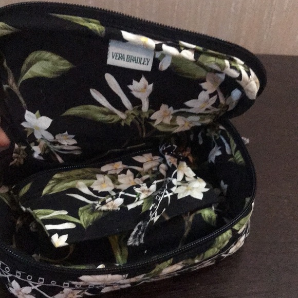 FINAL! Must go by 8/15 Vera Bradley sm. organizer - Picture 2 of 4